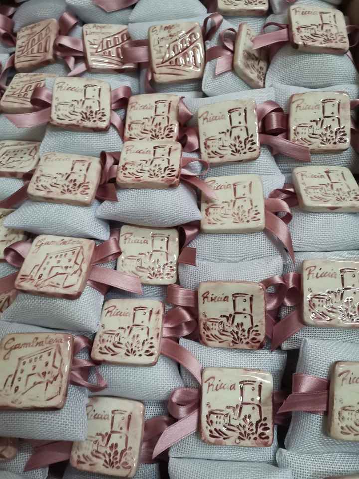 Segnaposto ai tavoli - 1