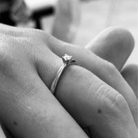 E ora mostraci una foto del tuo anello di fidanzamento! - 1