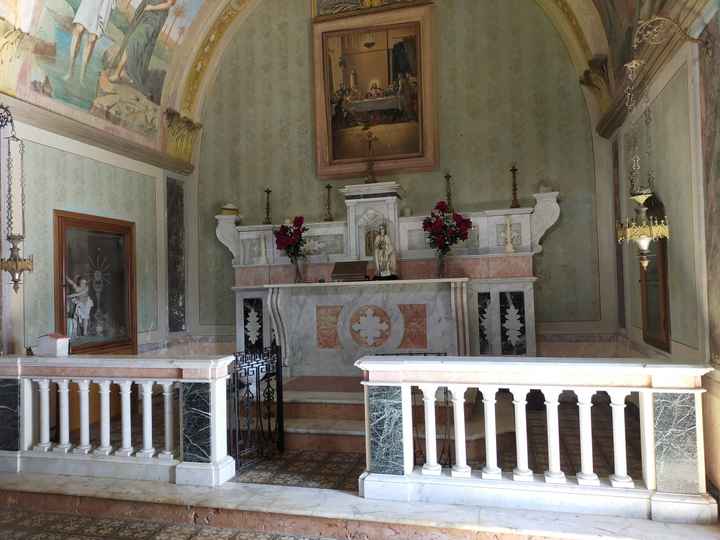 Interno della chiesetta di Masseria Luco.