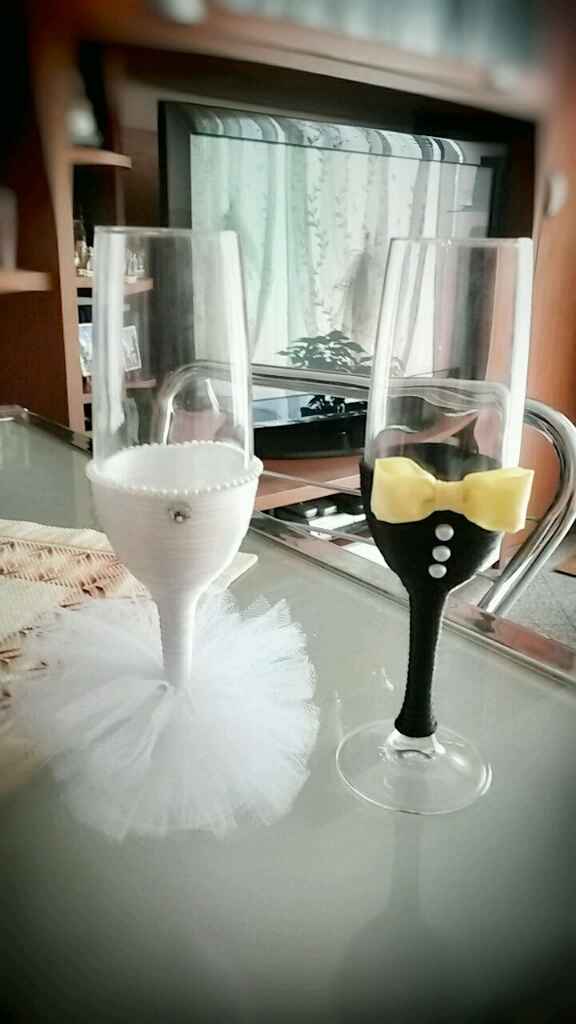 Bicchieri brindisi al taglio della torta.. - 1