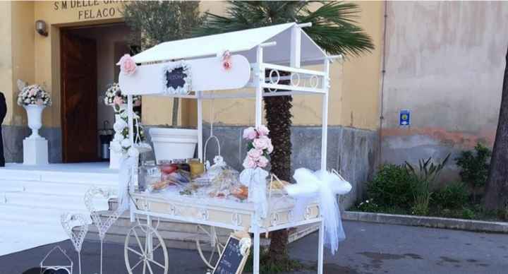 Carretto fuori dalla chiesa - 1