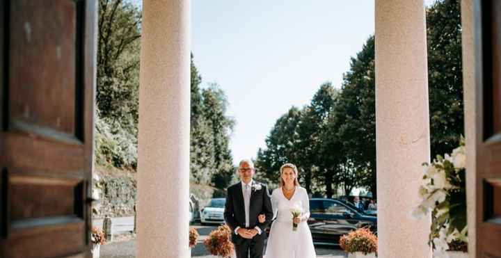 L'ingresso in chiesa - 1