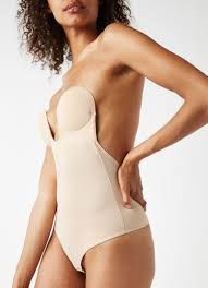 Soluzioni intimo e body per abiti con schiena nuda o scollata 33