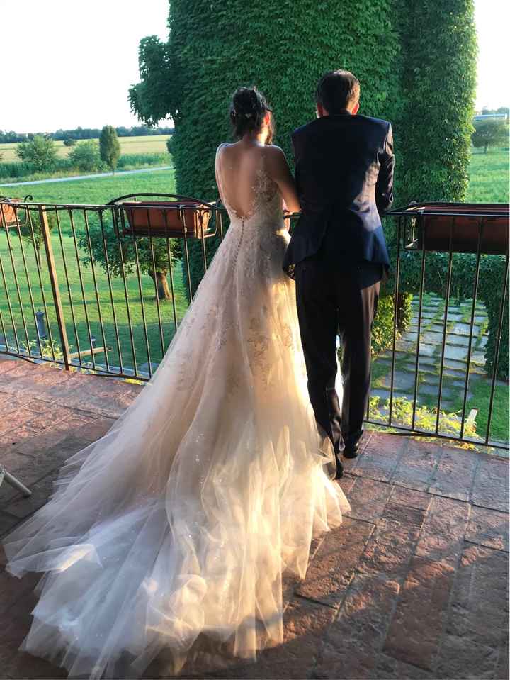 Acconciatura con fiori freschi - 1