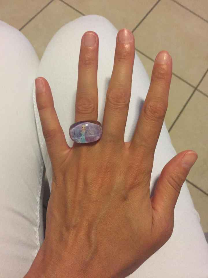 E ora mostraci una foto del tuo anello di fidanzamento! - 1