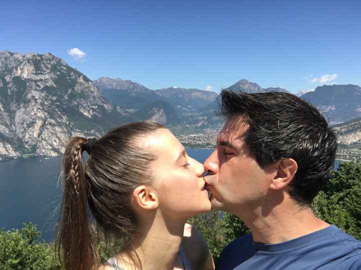 🏞️💏 Il Nostro Primo Paradiso a Garda: Dove il Primo Bacio ha Danzato nell'Armonia 💏🏞️