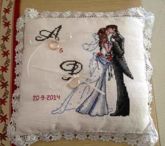 Cuscino fedi ricamato