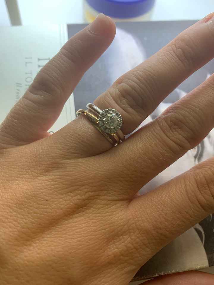 E ora mostraci una foto del tuo anello di fidanzamento! - 1