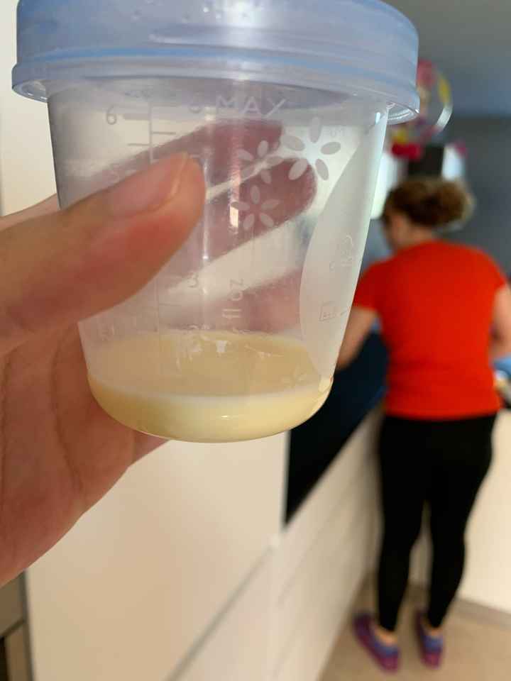 Latte giallino da un seno - 1