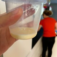 Latte giallino da un seno - 1