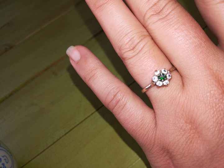 E ora mostraci una foto del tuo anello di fidanzamento! - 1
