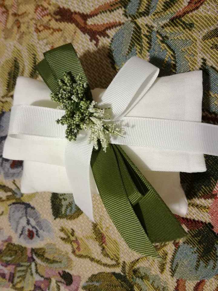 Prova confetti....quale scegliereste tra questi 2??? - 3