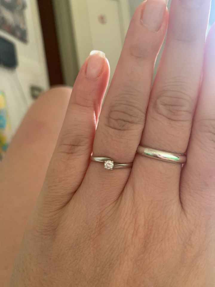 E ora mostraci una foto del tuo anello di fidanzamento! - 1