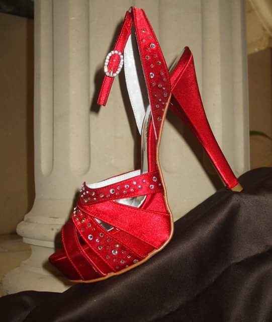 Scarpe sposa....bianche o colorate? mi fate vedere le vostre? - 1