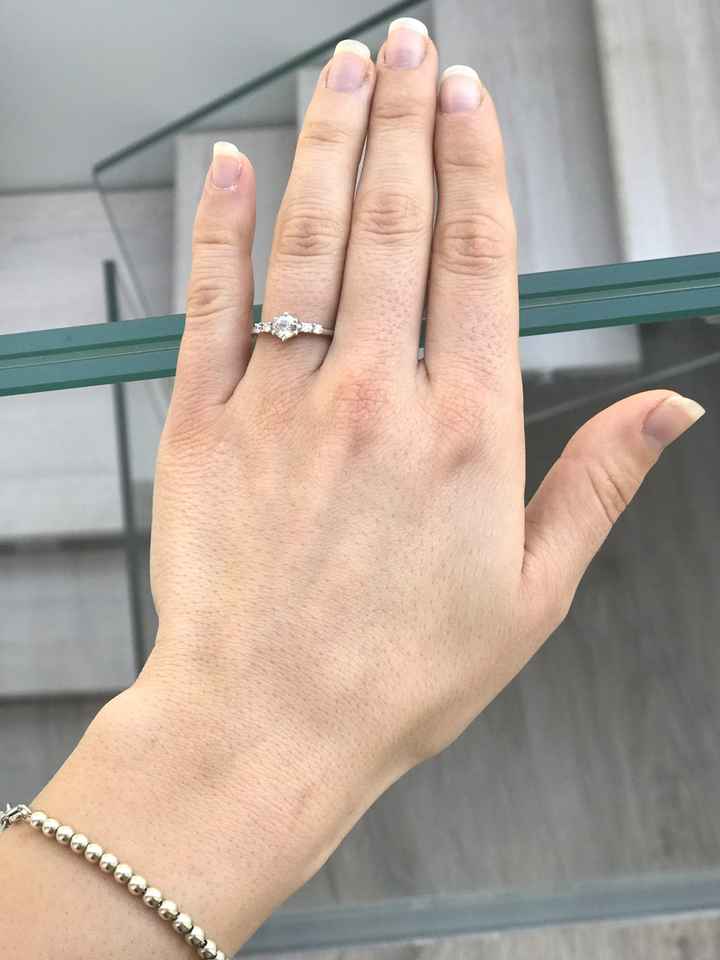 E ora mostraci una foto del tuo anello di fidanzamento! - 1