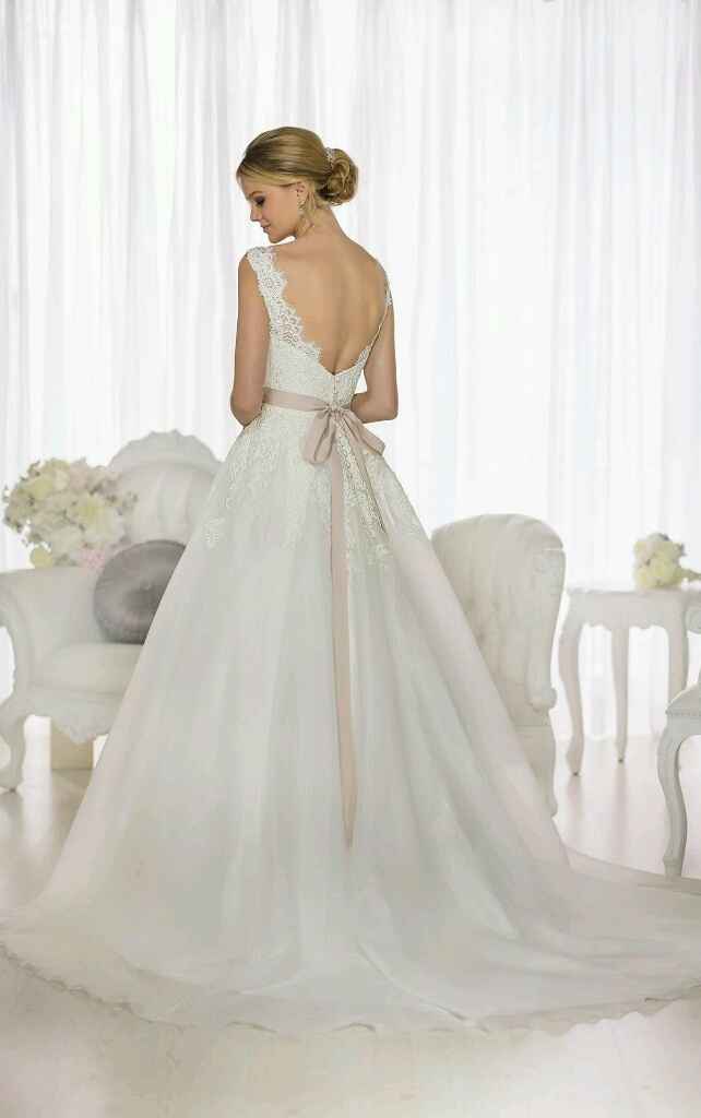 Un armadio pieno pieno di abiti da sposa?? - 2