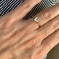 E ora mostraci una foto del tuo anello di fidanzamento! - 1