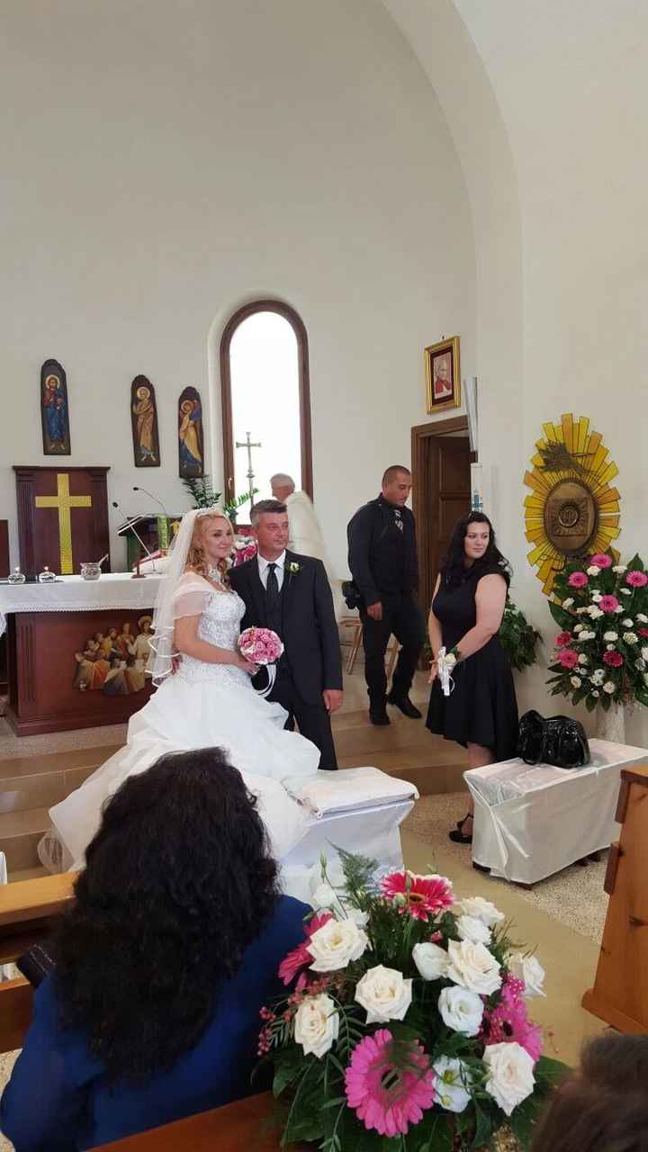 In chiesa appena sposati!