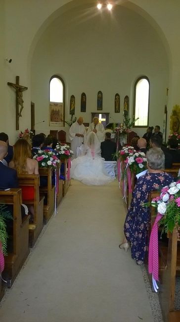 In chiesa di schiena