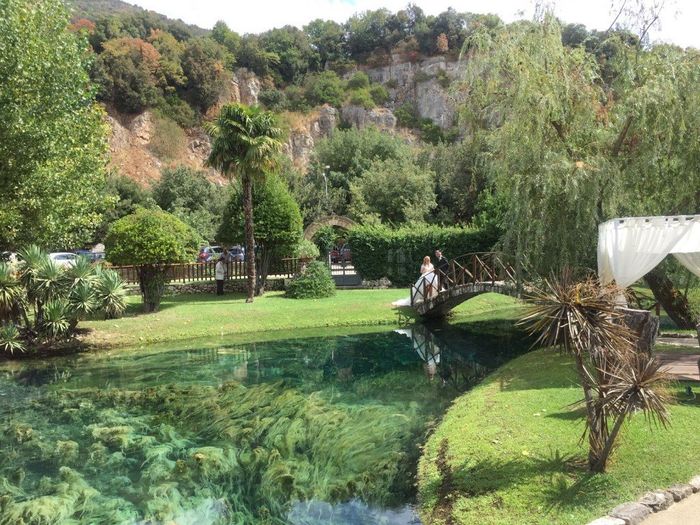 Nel giardino del ristorante per le foto