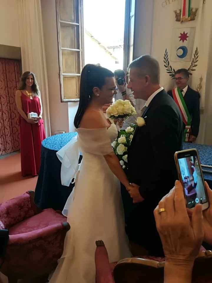 Postura improbabile dello sposo