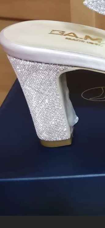 Scarpa tutta raso bianca o stoffa glitter ? - 2