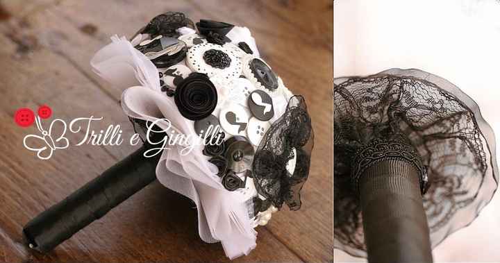 Bouquet bianco e nero con spillette