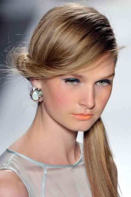 acconciatura coda laterale