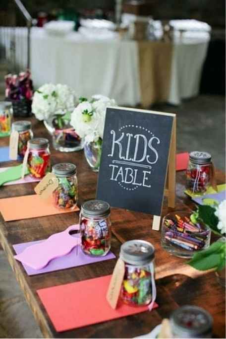 tavolo bambini con colori