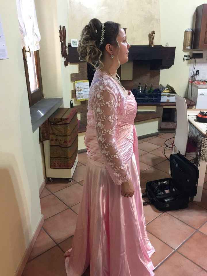 Dietro con vestito e accessori
