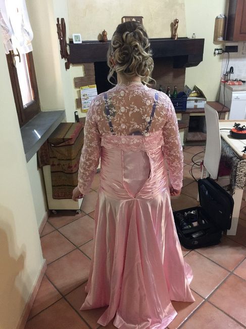 Dietro con vestito e accessori