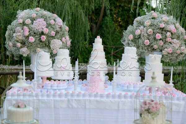 Colori bianco e rosa chiaro - 1