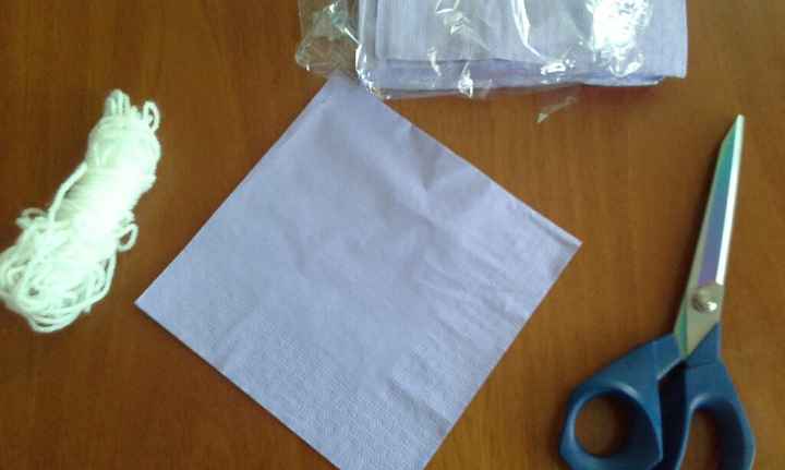 Come realizzare i fiori con i tovaglioli - 1