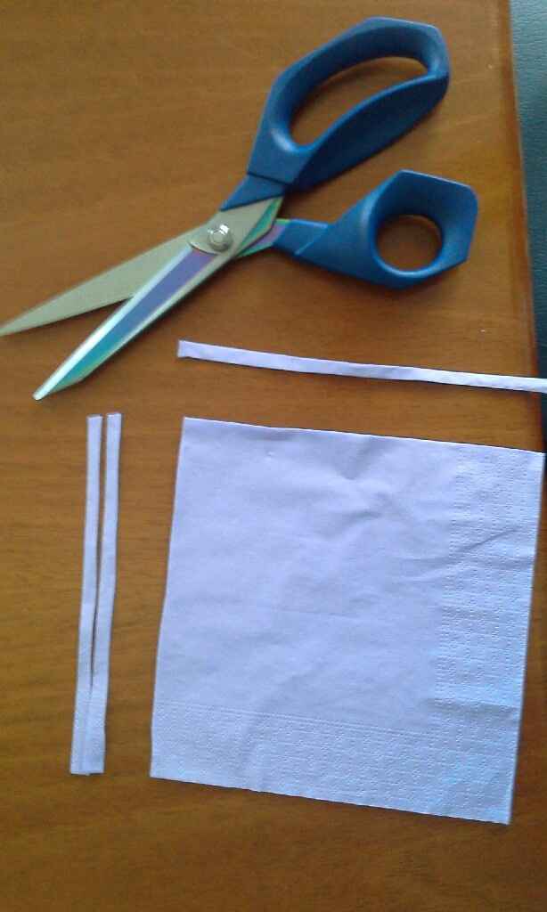 Come realizzare i fiori con i tovaglioli - 2