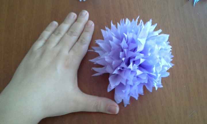 Come realizzare i fiori con i tovaglioli - 8