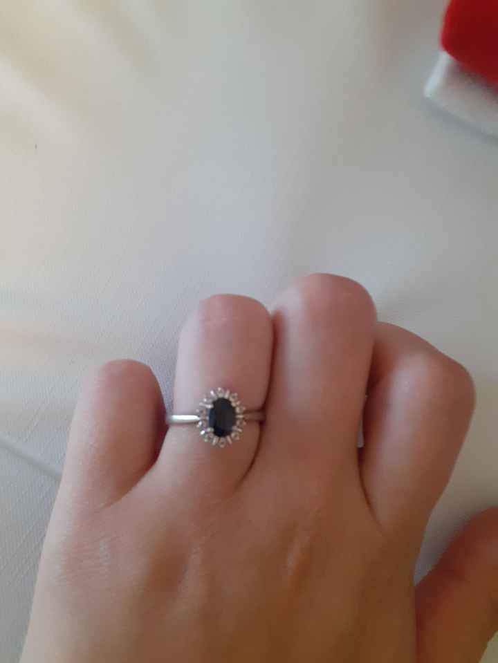 E ora mostraci una foto del tuo anello di fidanzamento! - 1