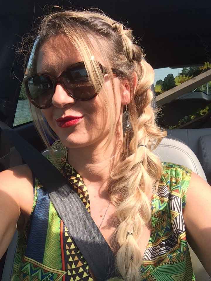 Acconciatura con treccia laterale morbida - 3