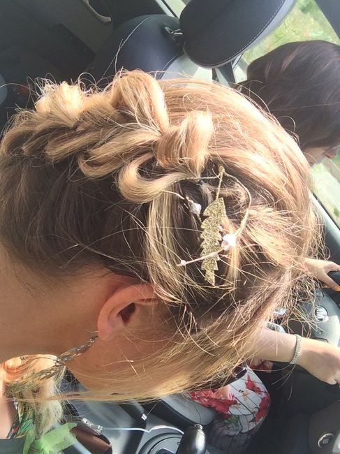 Acconciatura con treccia laterale morbida - 1