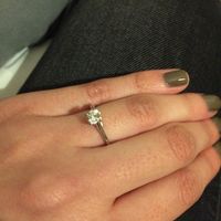 E ora mostraci una foto del tuo anello di fidanzamento! - 1