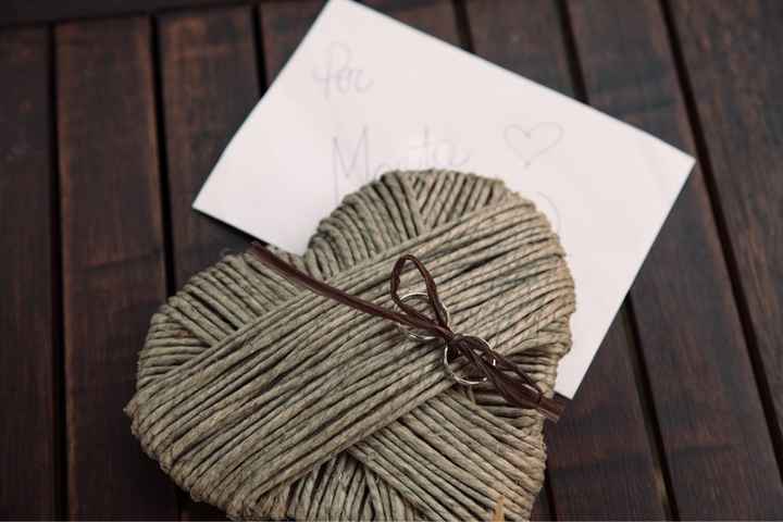 Mi fate vedere il vostro portafedi - 1