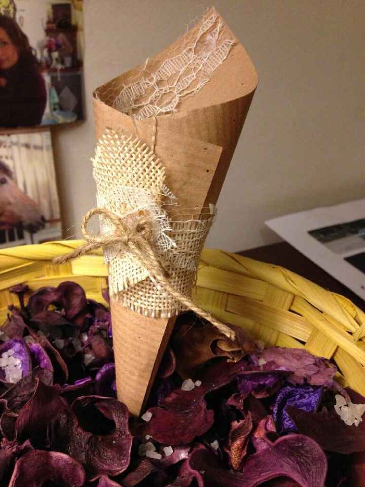 Coni riso "pizzo" e fiocco giallo - 2