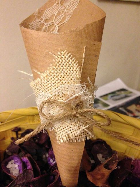 Coni riso "pizzo" e fiocco giallo - 1