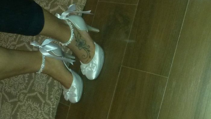 Mi fate vedere le vostre scarpe? - 1
