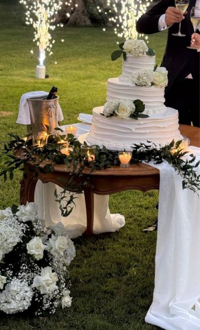 Torta nuziale, com'è e come era la vostra? 11