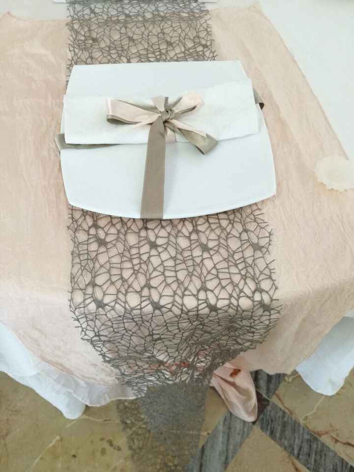 Dubbio colori allestimento location :-/ - 1