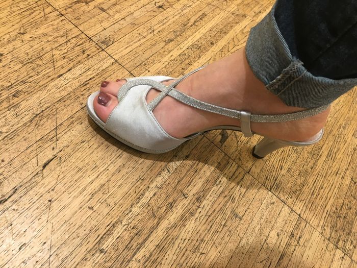 Che pensate di queste scarpe? - 1