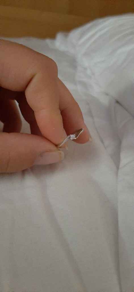 E ora mostraci una foto del tuo anello di fidanzamento! - 1