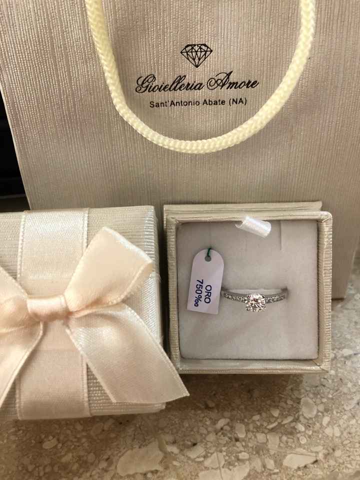 E ora mostraci una foto del tuo anello di fidanzamento! - 1