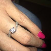 E ora mostraci una foto del tuo anello di fidanzamento! - 1