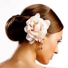 chignon con rosa